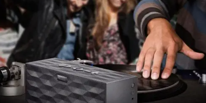 jawbone藍(lán)牙音箱怎么連接手機?jawbone藍(lán)牙音箱使用教程!